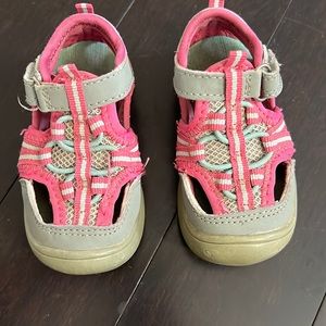 Pink Piper water shoes size 5